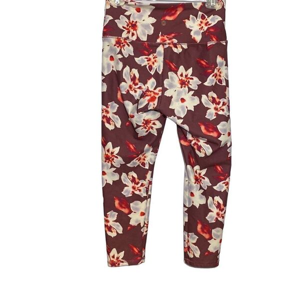 Balance Collection Capri Athletic Leggings Size Medium, Maroon Red and White Flo - Picture 2 of 13